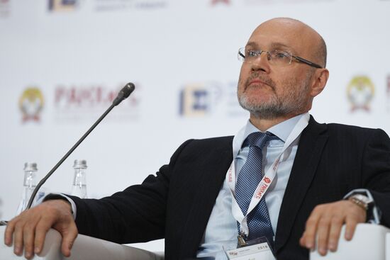 IX Гайдаровский форум. День третий