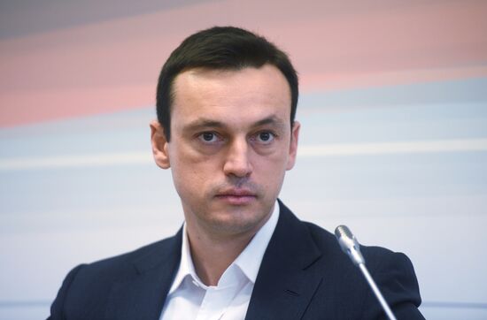 IX Гайдаровский форум. День третий