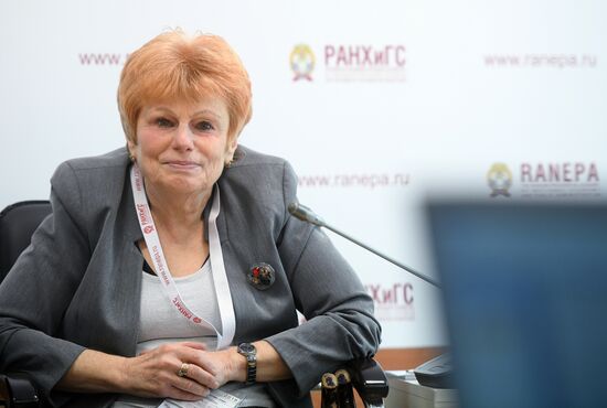 IX Гайдаровский форум. День третий