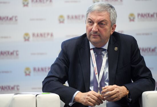 IX Гайдаровский форум. День третий