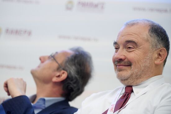 IX Гайдаровский форум. День третий