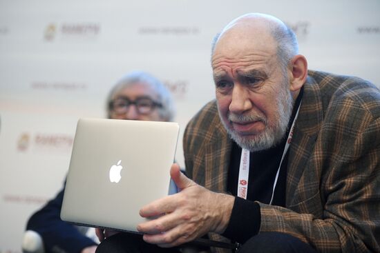 IX Гайдаровский форум. День третий