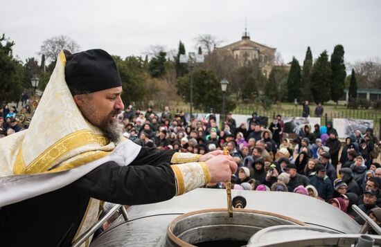 Празднование Крещения в городах России