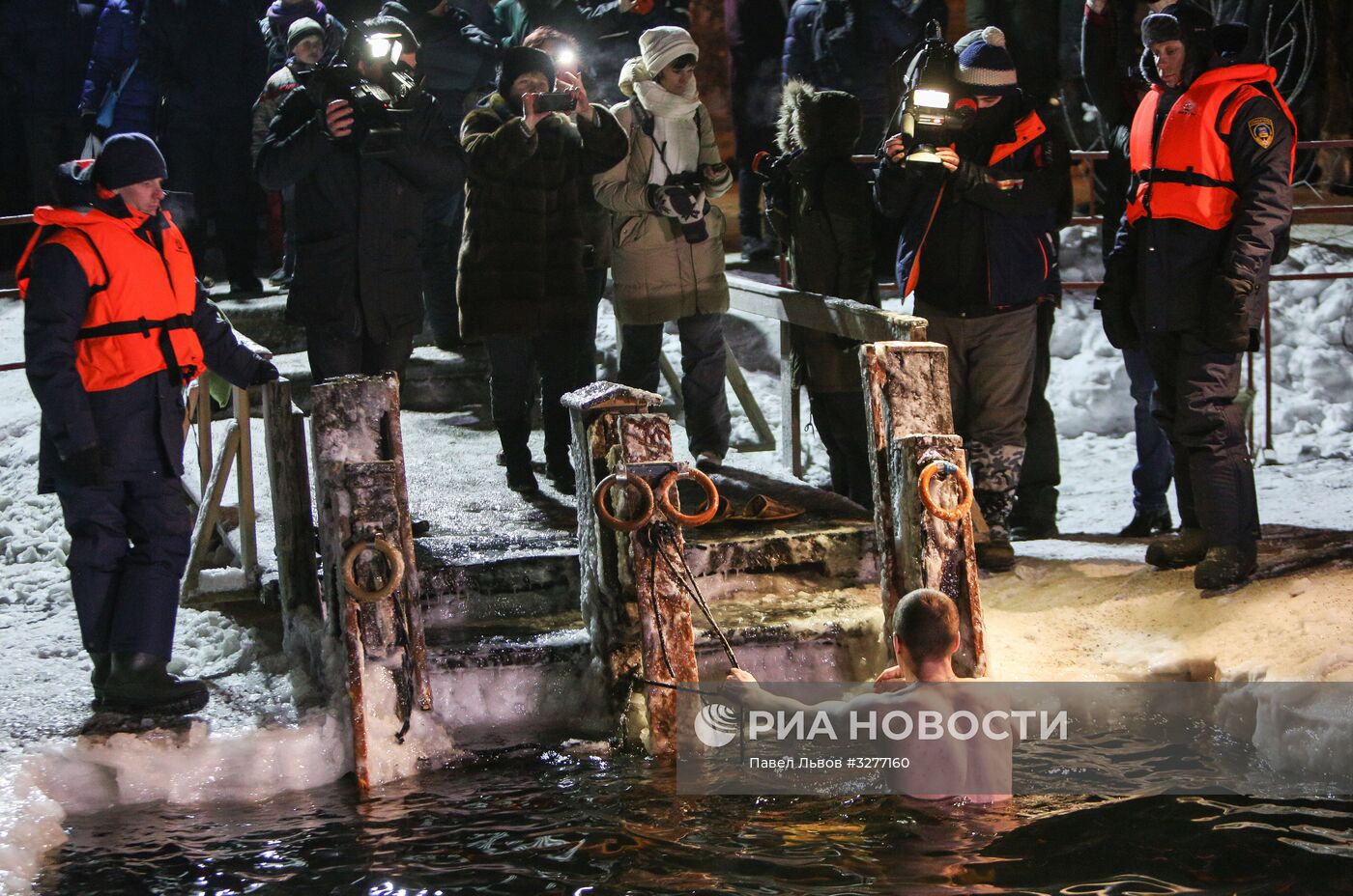 Празднование Крещения в городах России