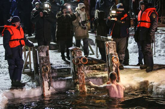 Празднование Крещения в городах России