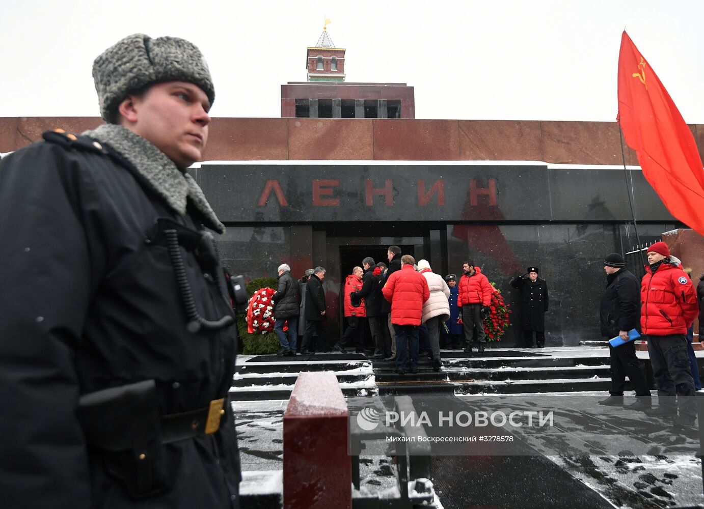 Возложение цветов и венков к Мавзолею В.И. Ленина на Красной площади