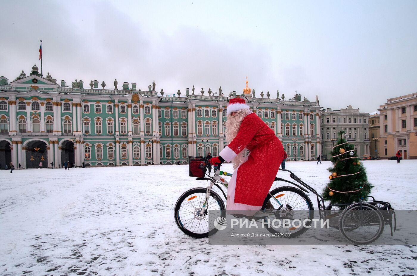 Велопарад Дедов Морозов в Санкт-Петербурге
