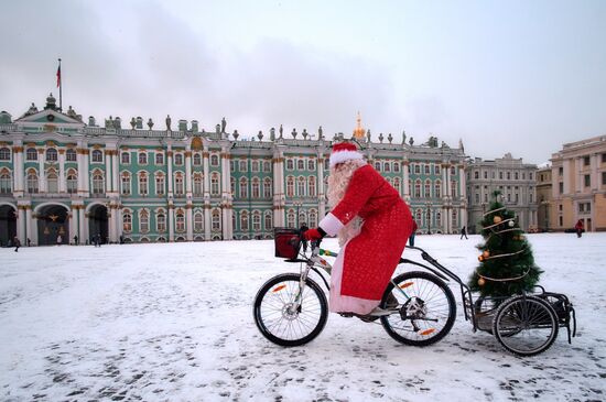 Велопарад Дедов Морозов в Санкт-Петербурге