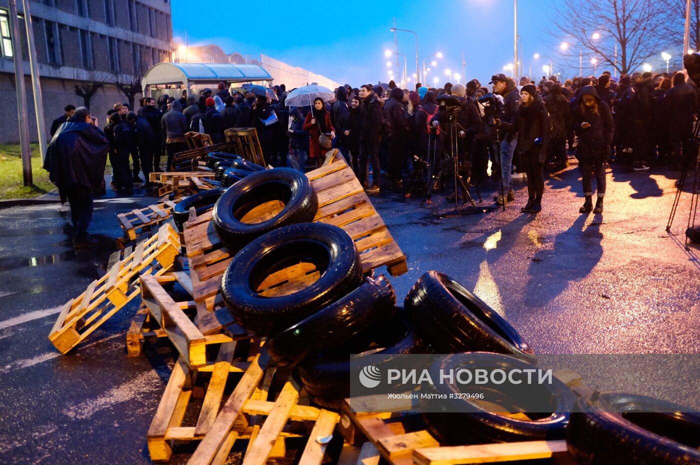 Акция протеста работников тюрем во Франции