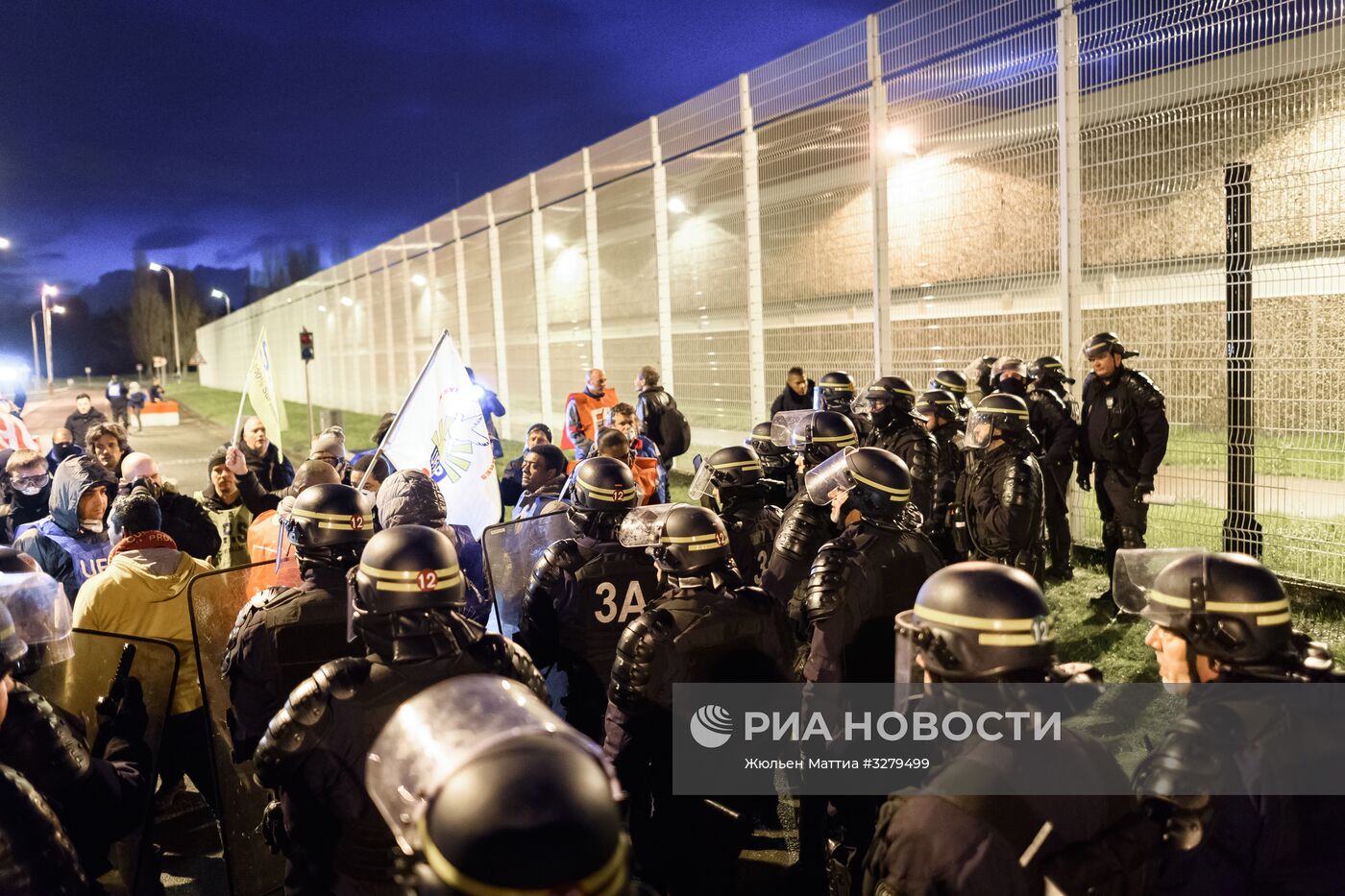 Акция протеста работников тюрем во Франции