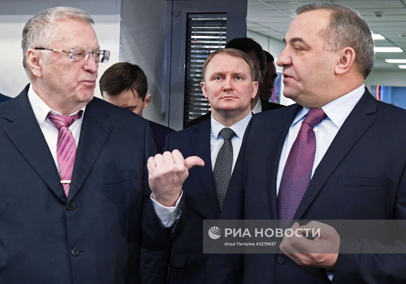 В. Жириновский посетил НЦУКС МЧС России