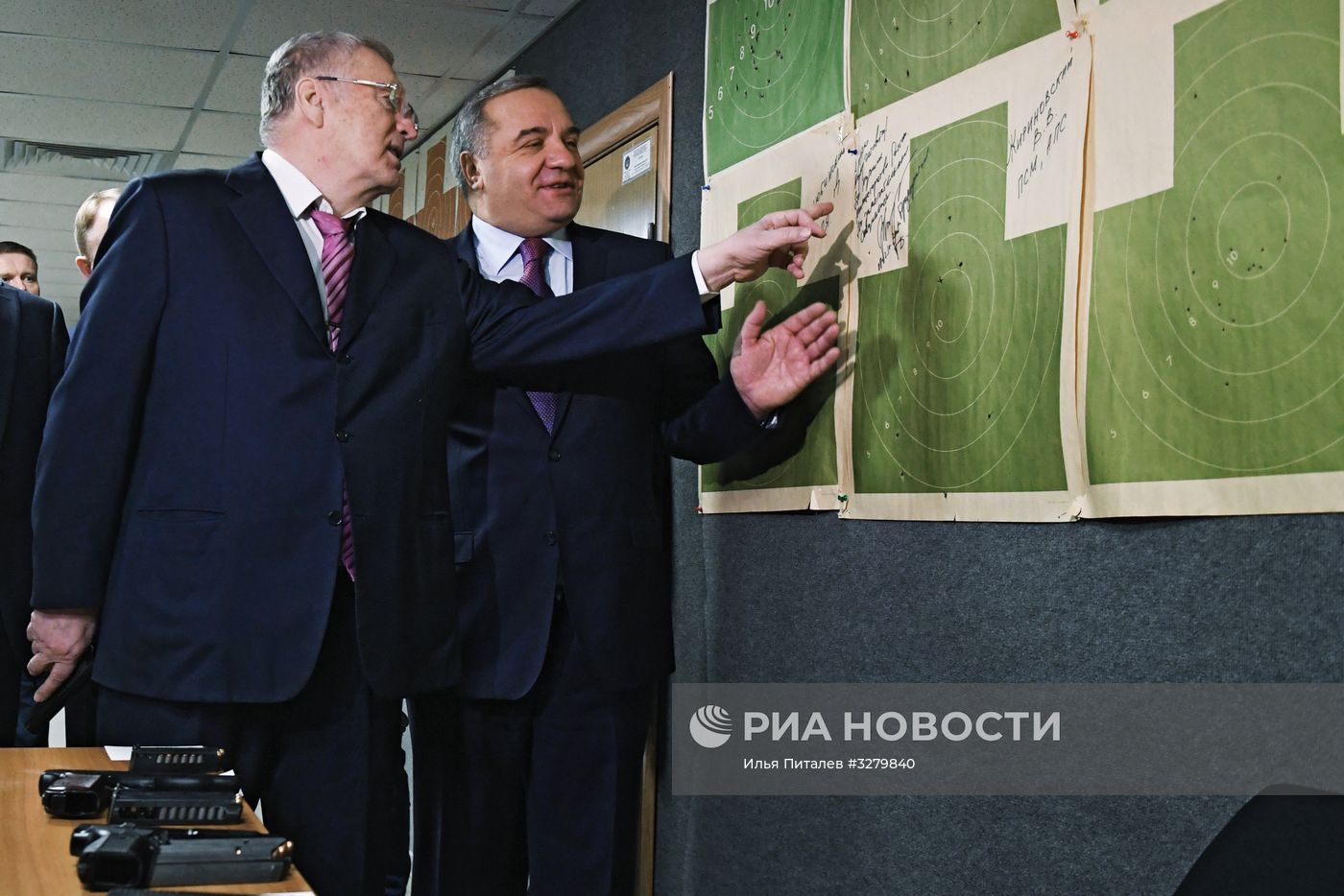 В. Жириновский посетил НЦУКС МЧС России
