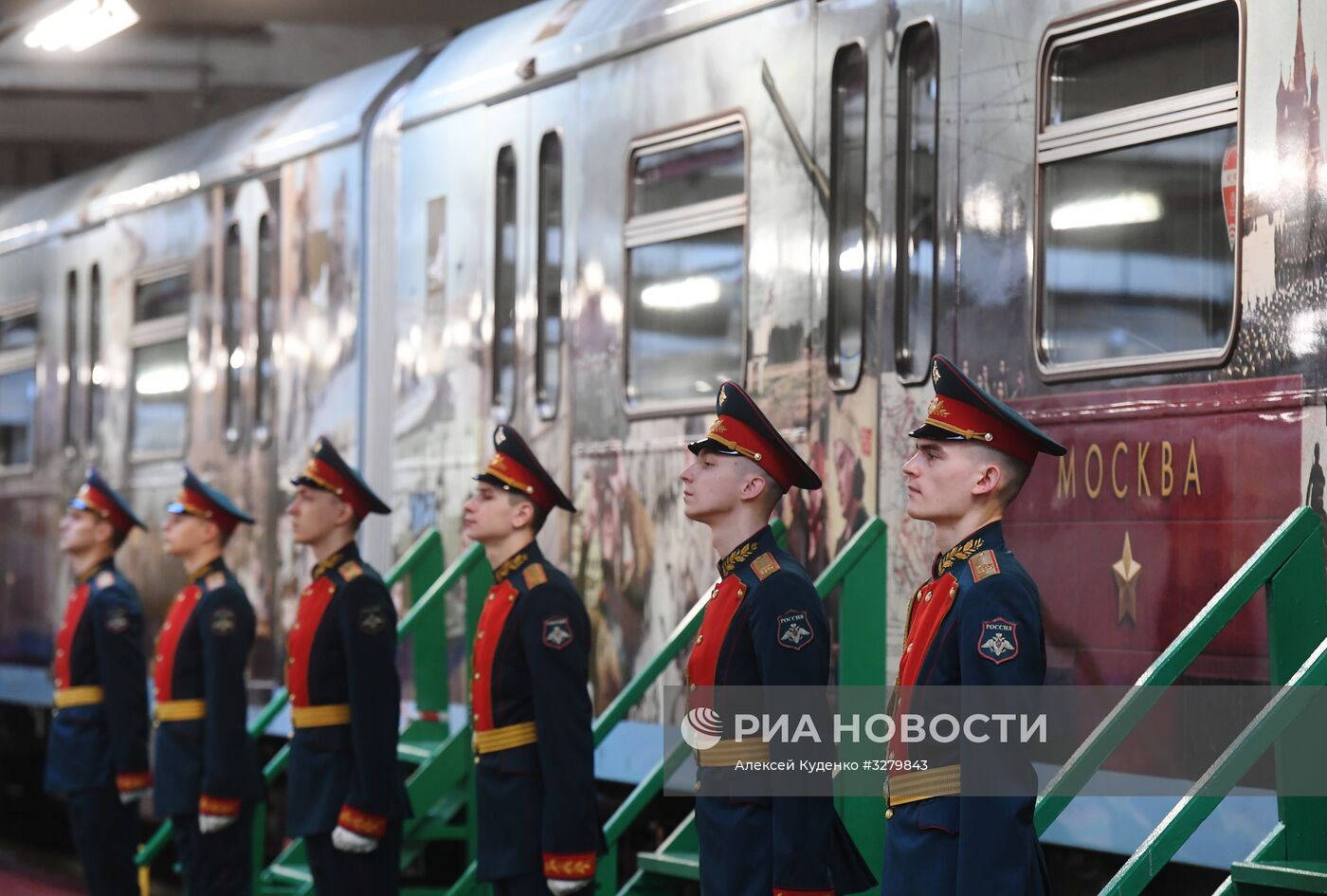 Запуск поезда метро "Территория Победы"