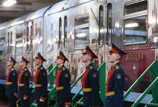 Запуск поезда метро "Территория Победы"