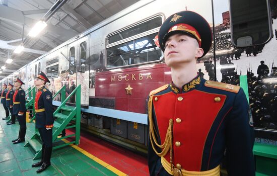 Запуск поезда метро "Территория Победы"