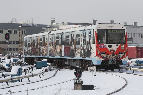 Запуск поезда метро "Территория Победы"