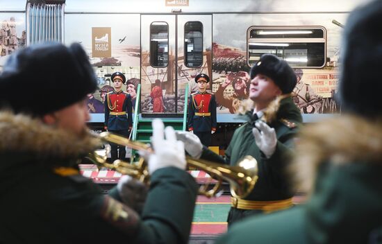 Запуск поезда метро "Территория Победы"