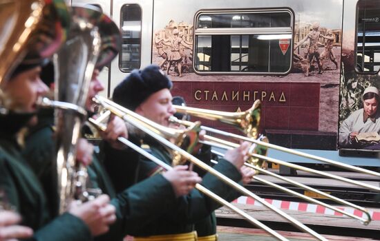 Запуск поезда метро "Территория Победы"