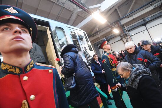 Запуск поезда метро "Территория Победы"