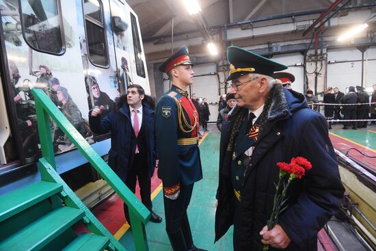 Запуск поезда метро "Территория Победы"