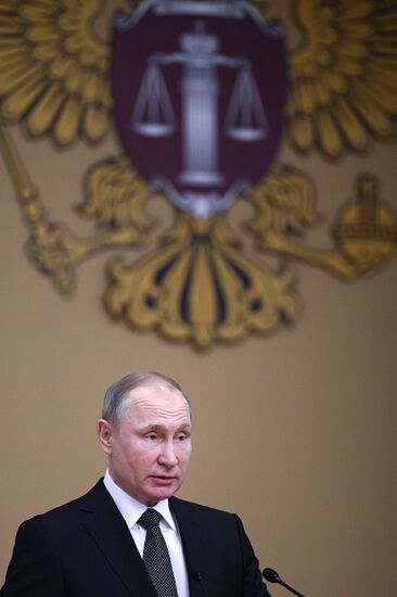 Президент РФ В. Путин посетил Верховный суд в день юбилея высшей судебной инстанции России