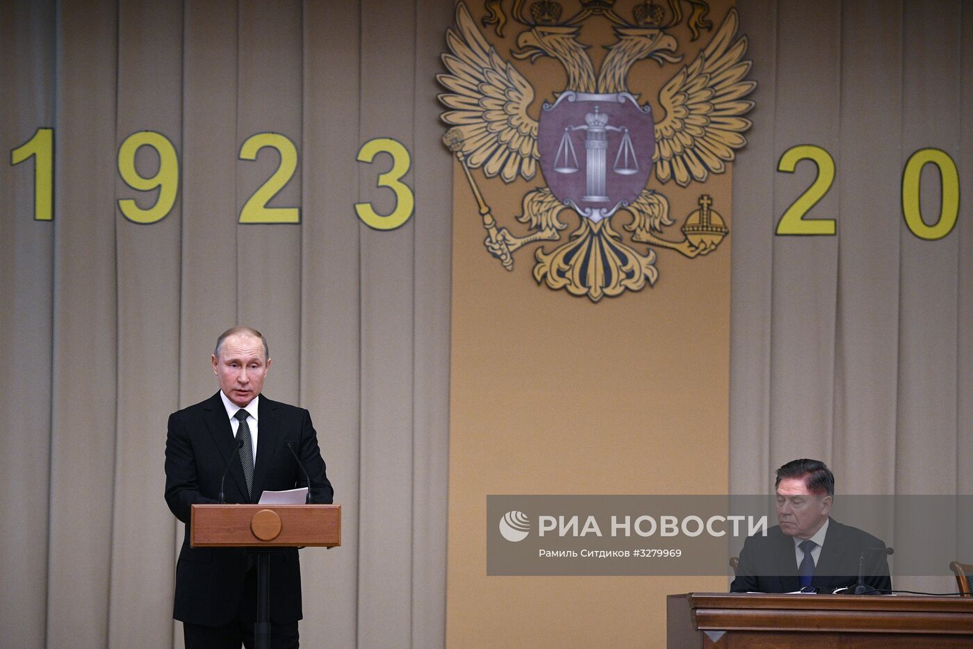 Президент РФ В. Путин посетил Верховный суд в день юбилея высшей судебной инстанции России