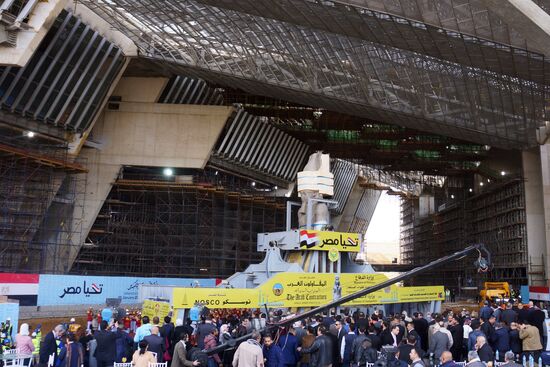 Перенос статуи древнеегипетского фараона Рамзеса Второго на новое место