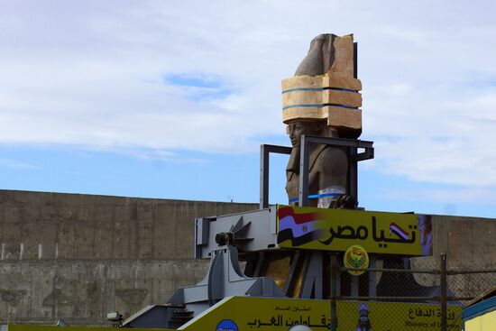 Перенос статуи древнеегипетского фараона Рамзеса Второго на новое место