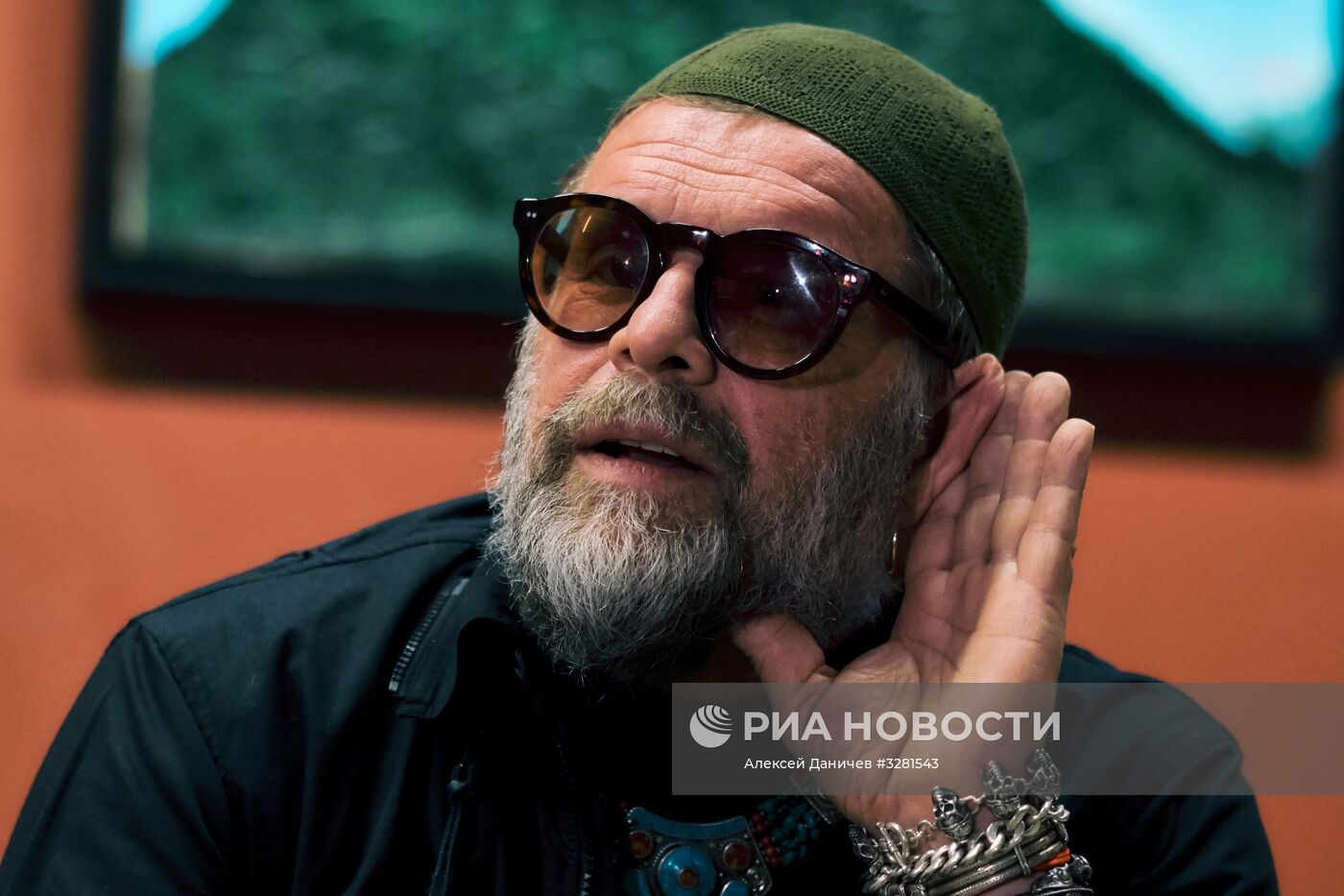 Открытие выставки "Азбука Лунного Света" Бориса Гребенщикова в Санкт-Петербурге