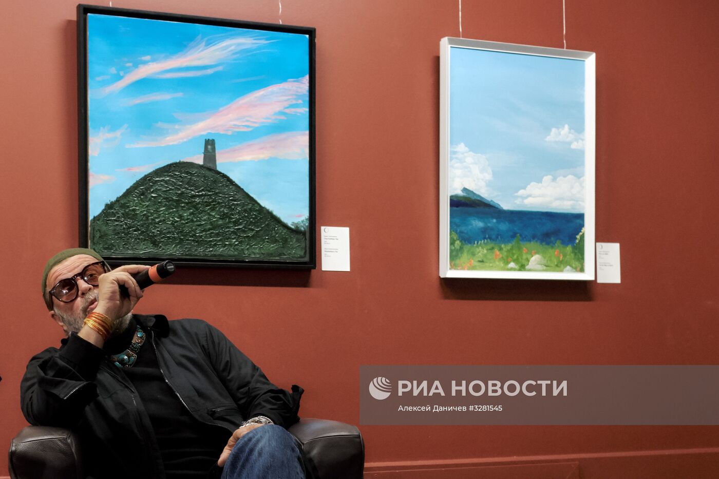 Открытие выставки "Азбука Лунного Света" Бориса Гребенщикова в Санкт-Петербурге