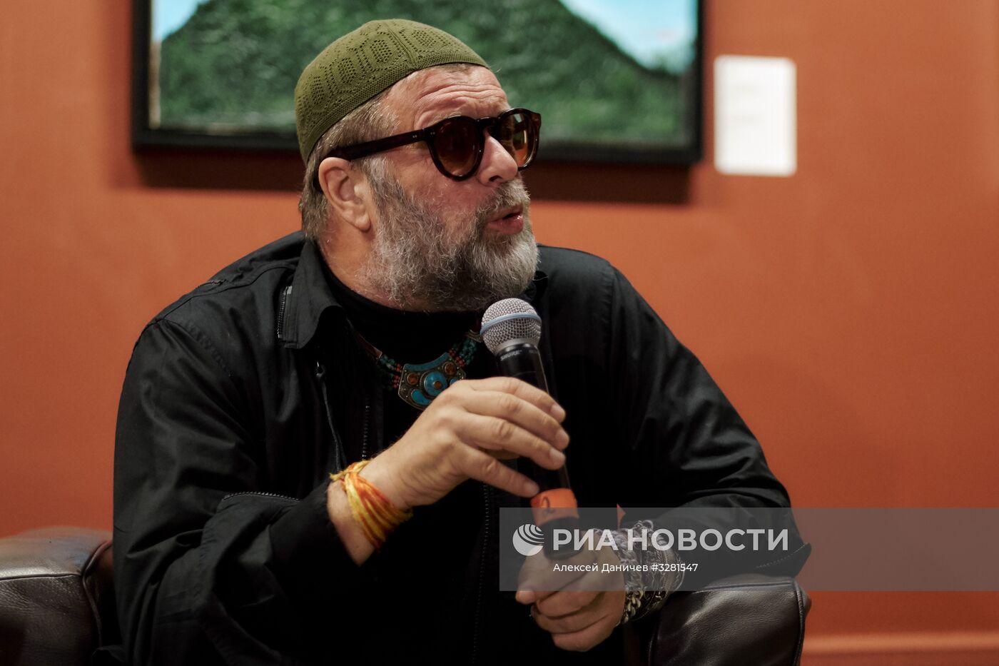 Открытие выставки "Азбука Лунного Света" Бориса Гребенщикова в Санкт-Петербурге