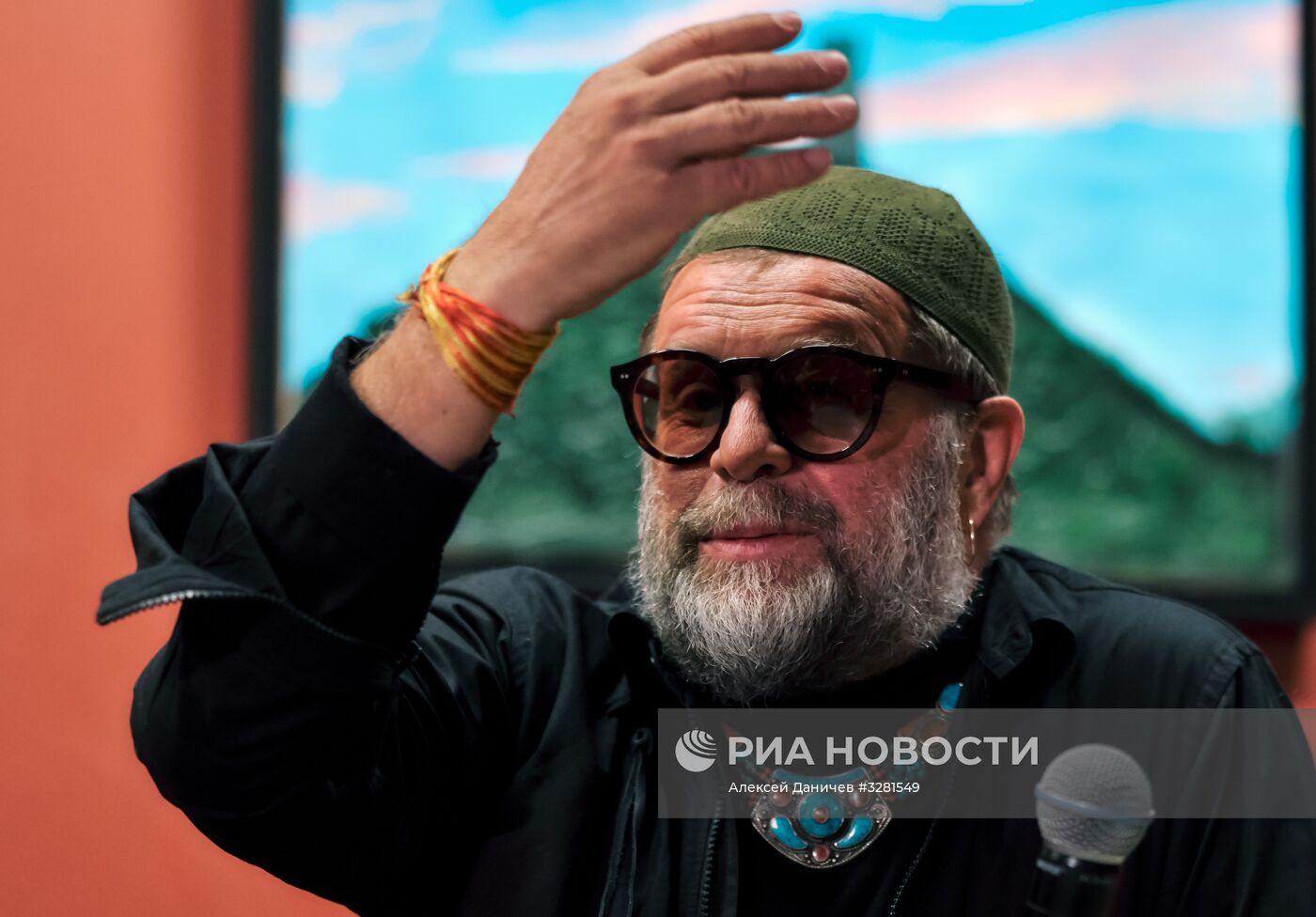 Открытие выставки "Азбука Лунного Света" Бориса Гребенщикова в Санкт-Петербурге