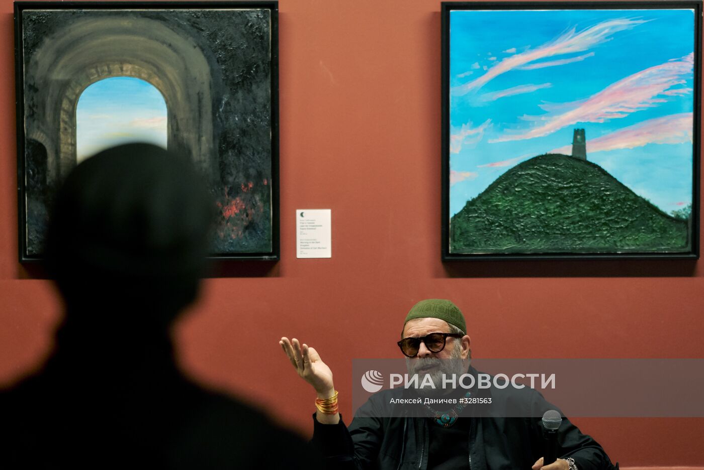 Открытие выставки "Азбука Лунного Света" Бориса Гребенщикова в Санкт-Петербурге