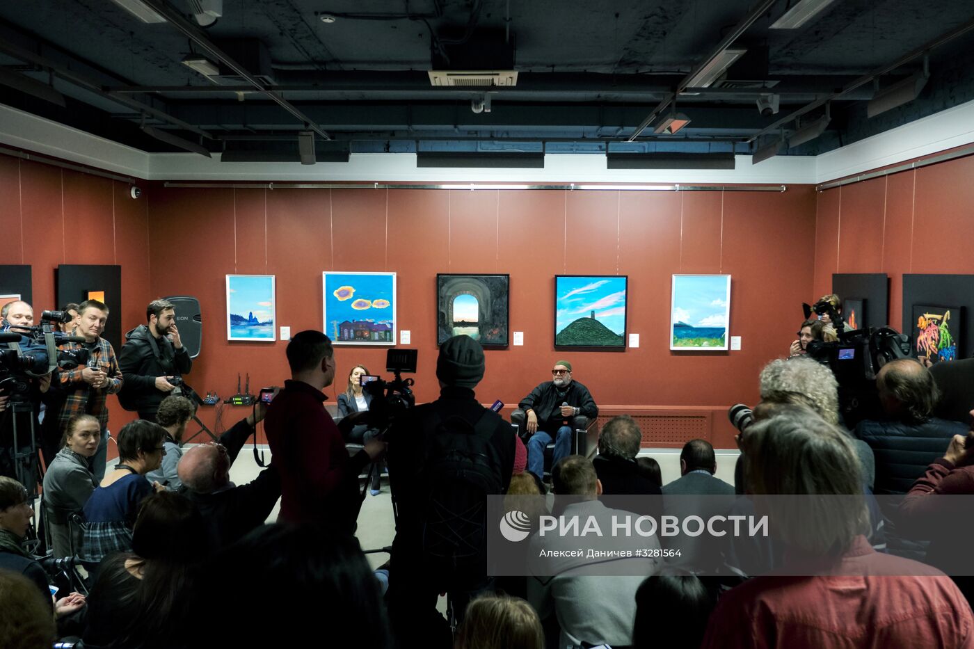 Открытие выставки "Азбука Лунного Света" Бориса Гребенщикова в Санкт-Петербурге