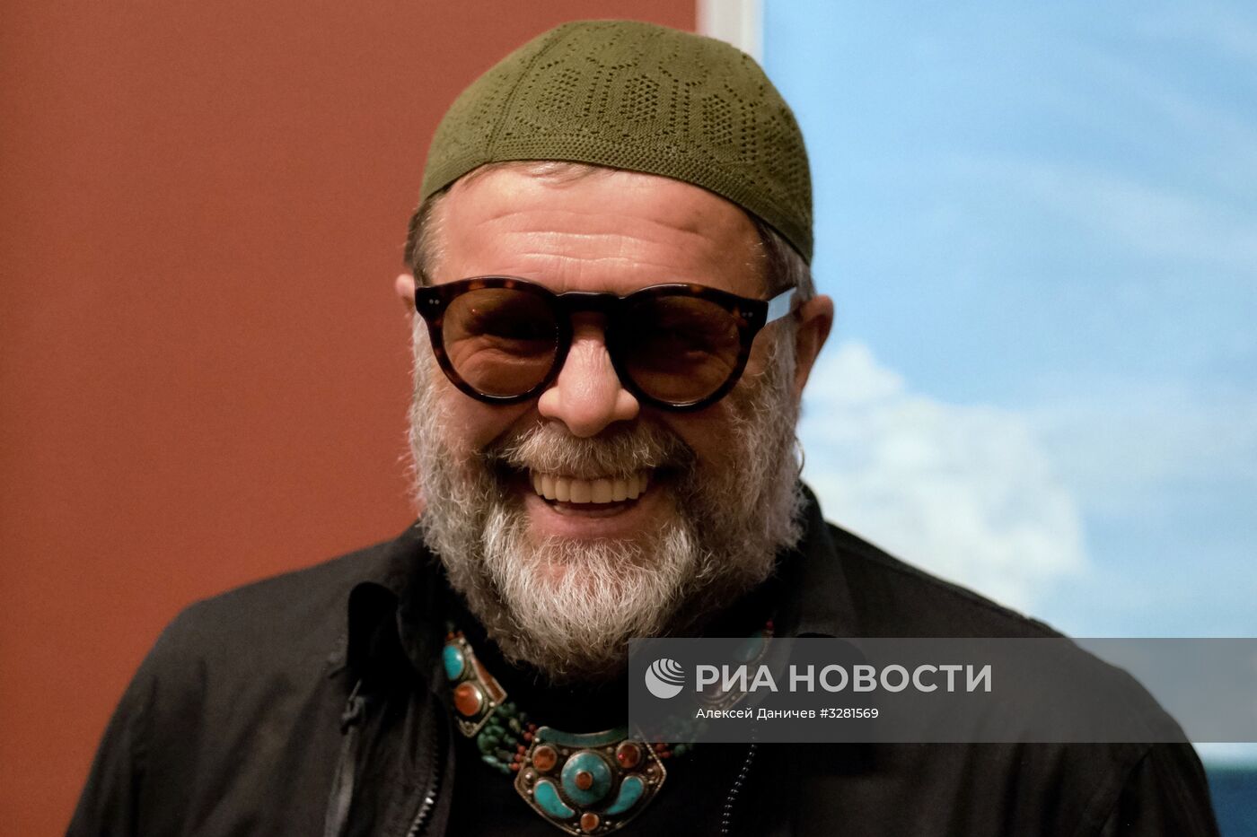 Открытие выставки "Азбука Лунного Света" Бориса Гребенщикова в Санкт-Петербурге