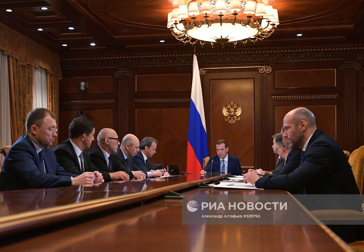 Премьер-министр РФ Д. Медведев провел совещание о расширении доступа к услугам связи