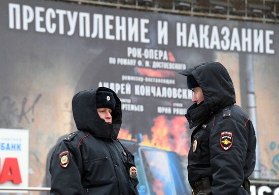 Сотрудники полиции