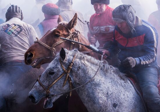 Конно-спортивная игра аламан улак в Киргизии