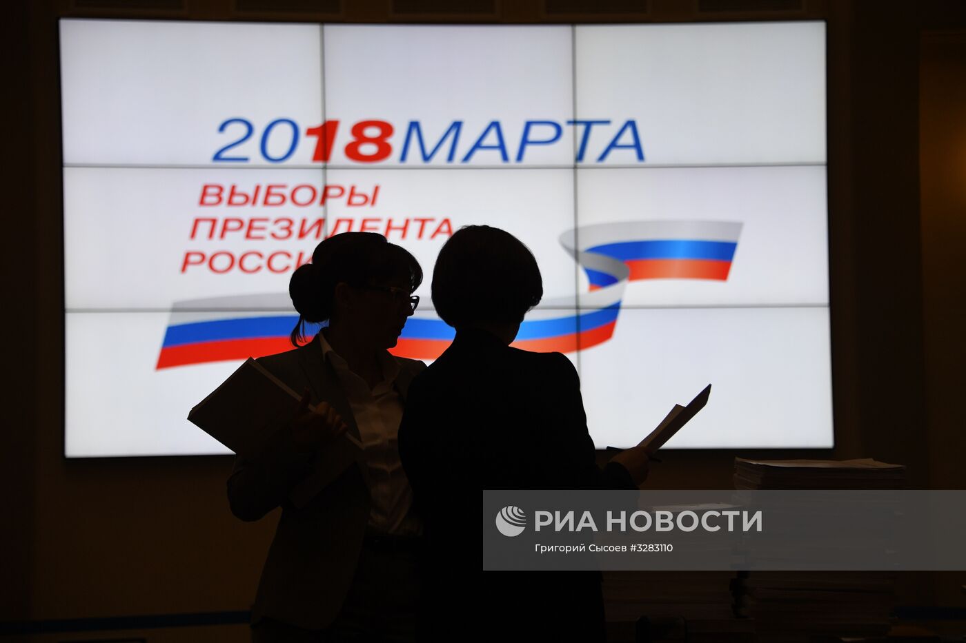 Подписи в поддержку В. Путина на президентских выборах передали в ЦИК РФ