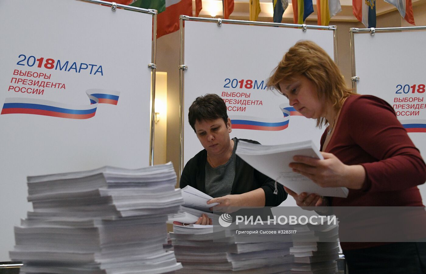 Подписи в поддержку В. Путина на президентских выборах передали в ЦИК РФ