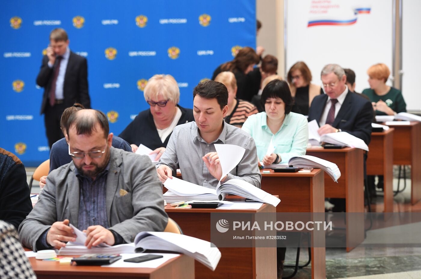 Передача подписей в поддержку регистрации Г. Явлинского на выборах президента РФ