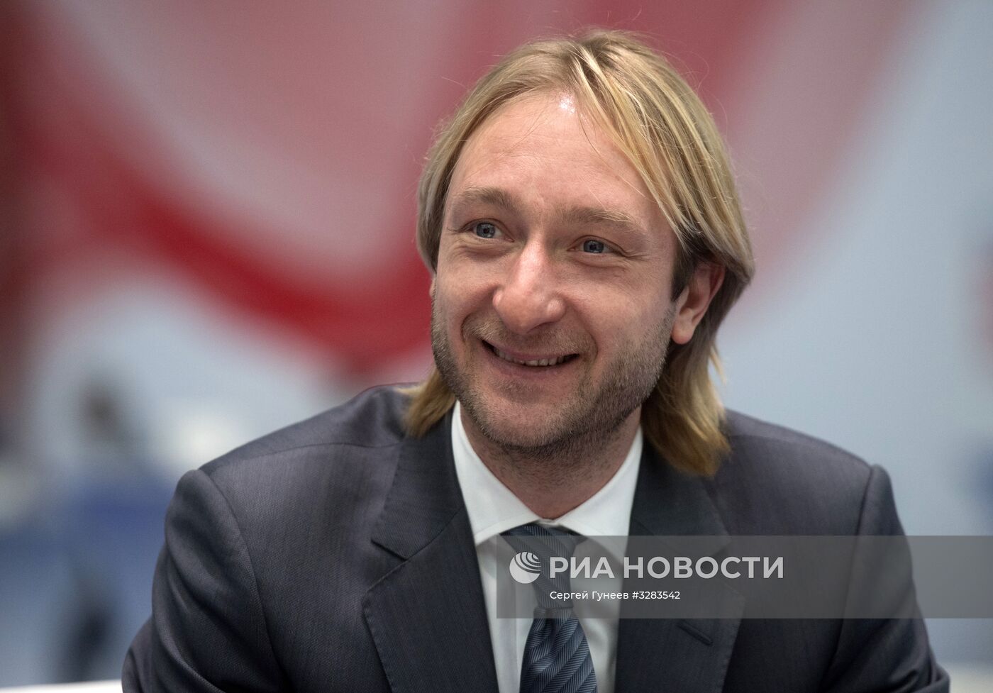 Кандидат в президенты РФ В. Путин встретился со своими доверенными лицами