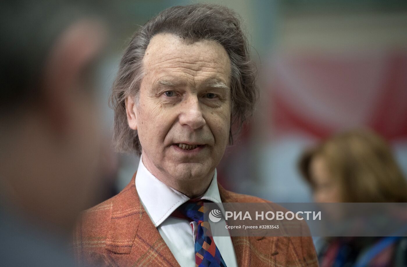 Кандидат в президенты РФ В. Путин встретился со своими доверенными лицами