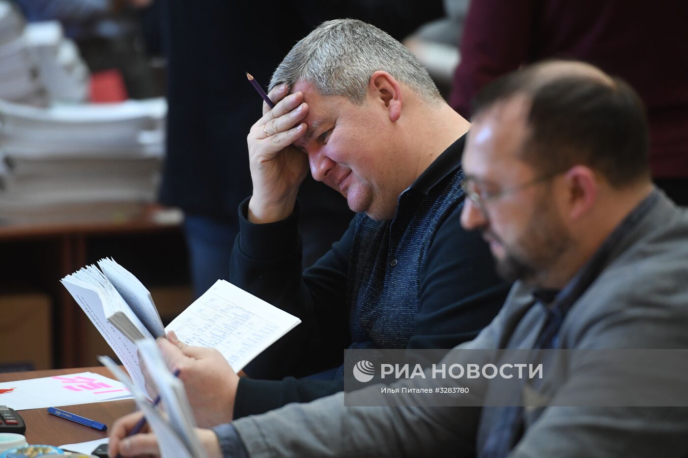 Передача подписей в поддержку регистрации Г. Явлинского на выборах президента РФ