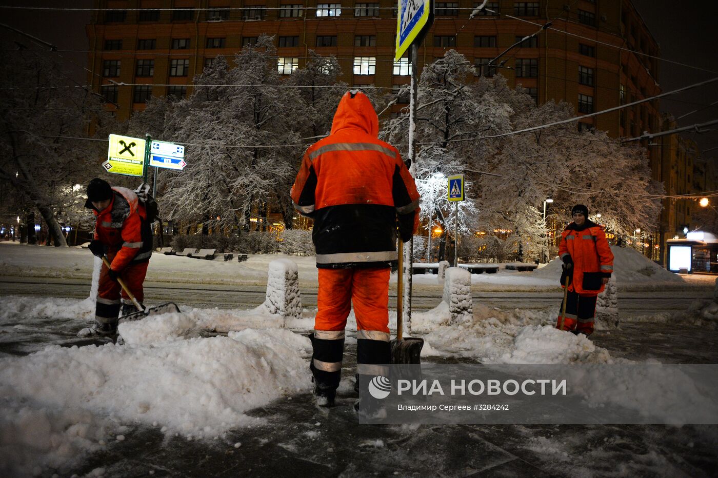 Уборка снега в Москве