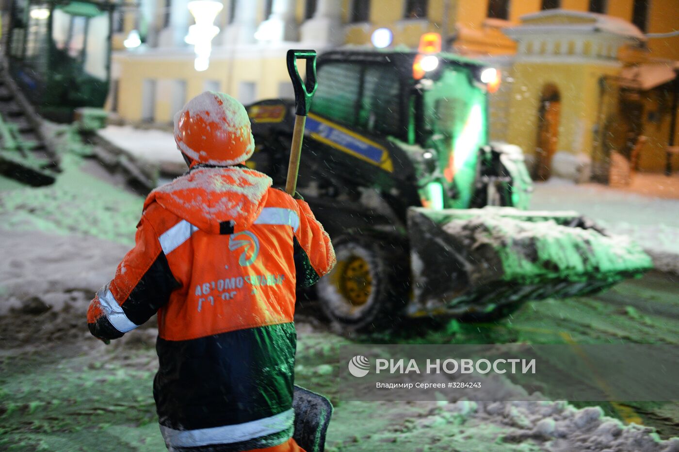 Уборка снега в Москве