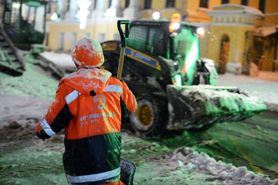 Уборка снега в Москве