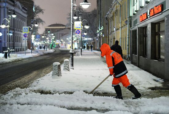 Уборка снега в Москве