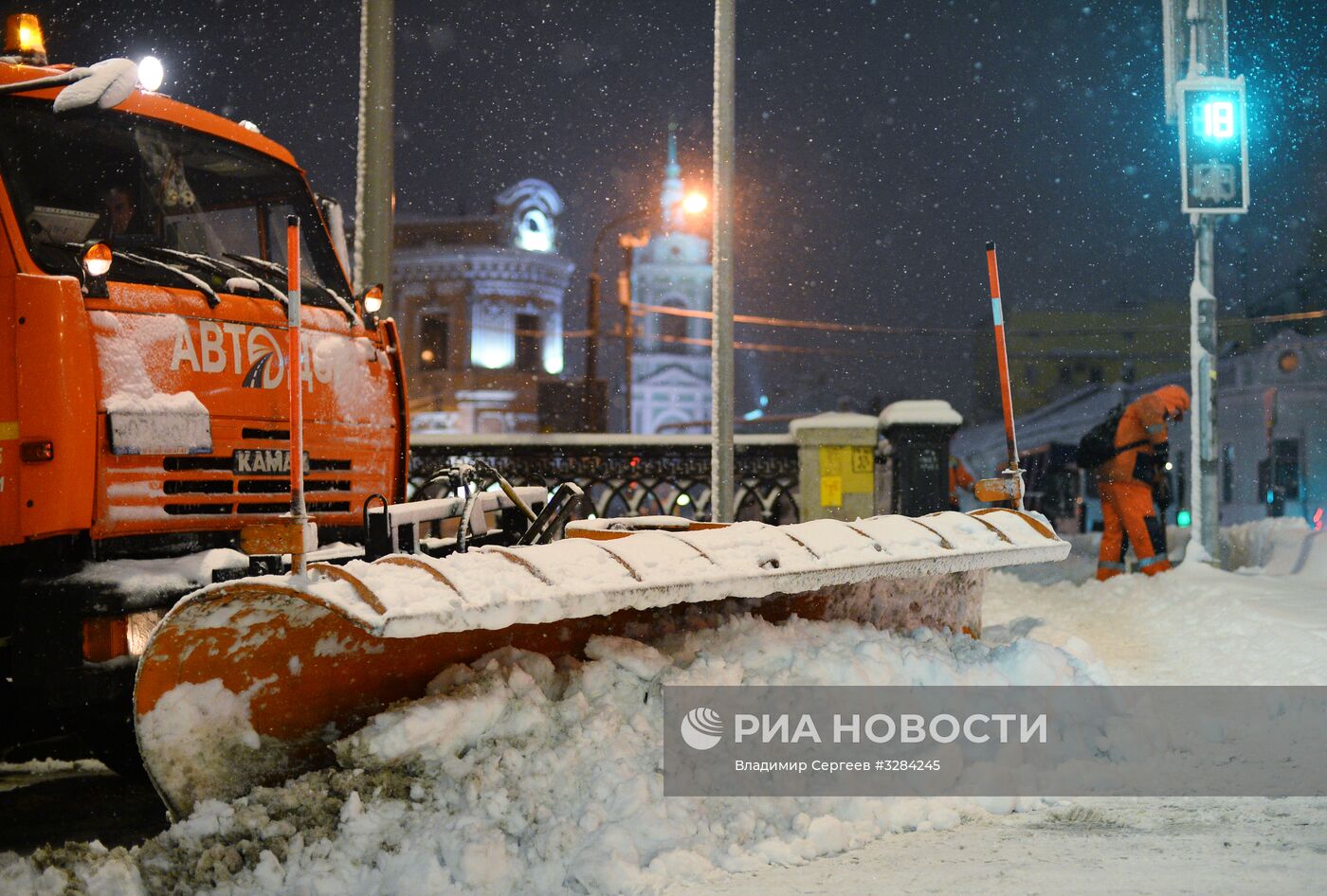 Уборка снега в Москве