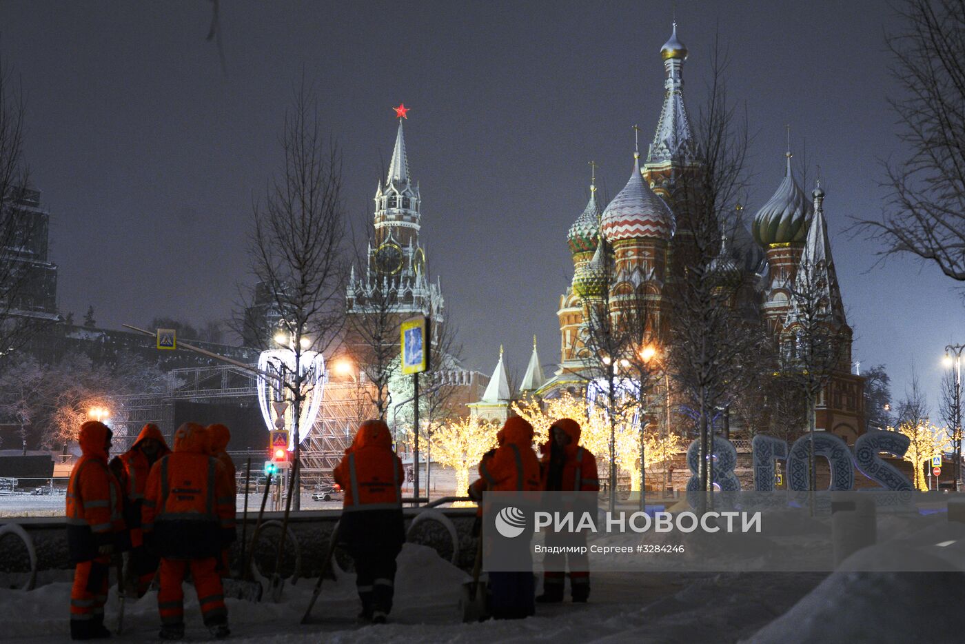 Уборка снега в Москве